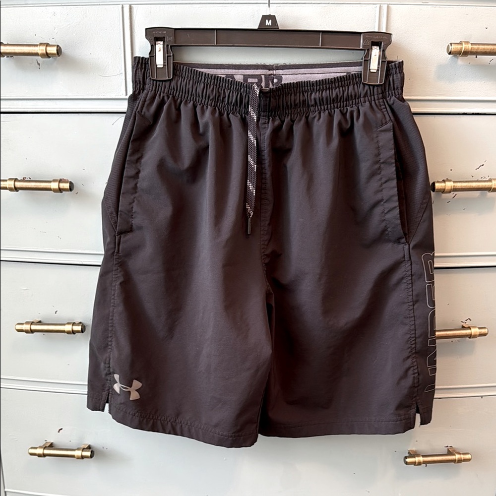 Men’s Under Armour Heatgear Loose Fit Black Shorts. Sz M